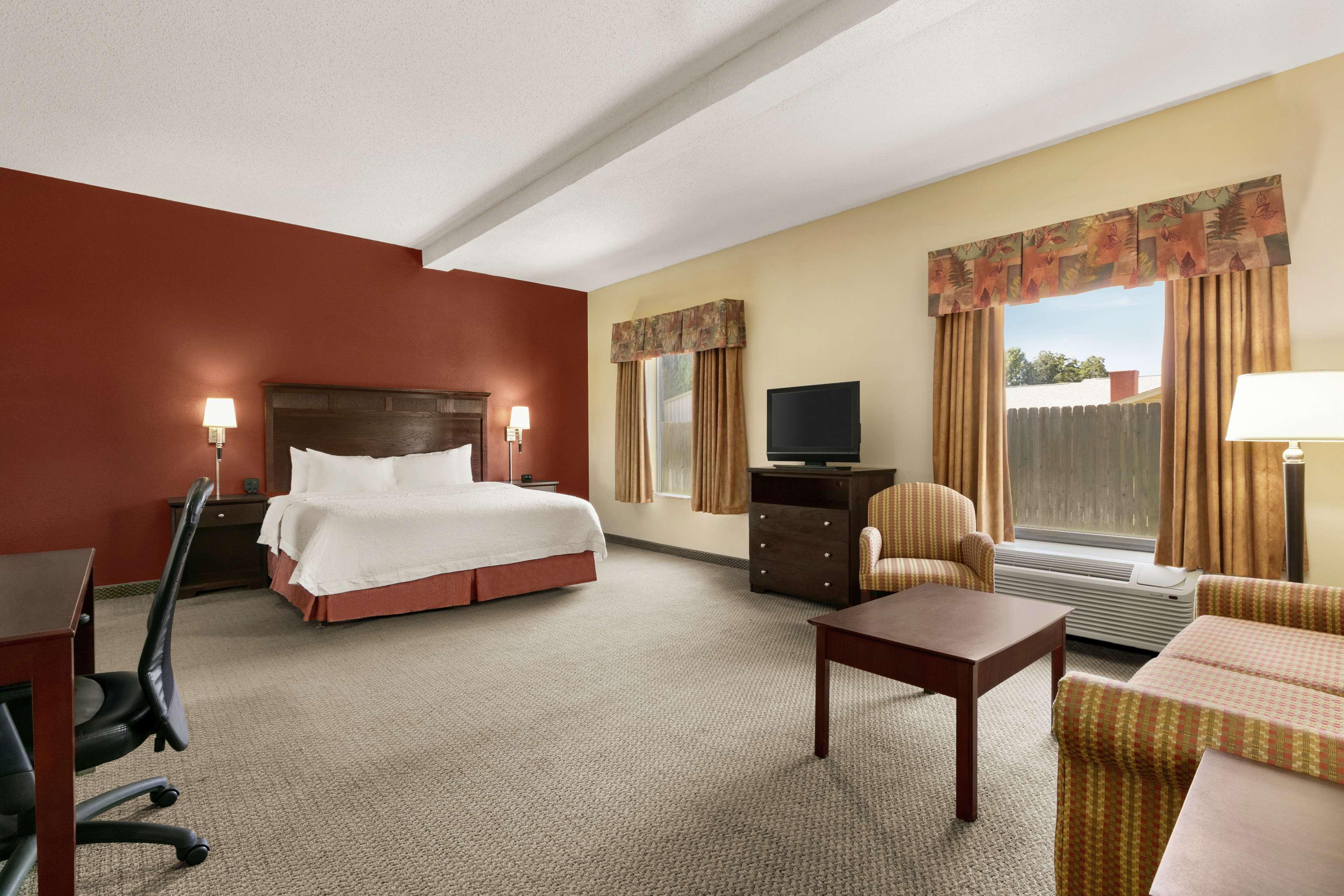 Hampton Inn & Suites Лоутън Екстериор снимка