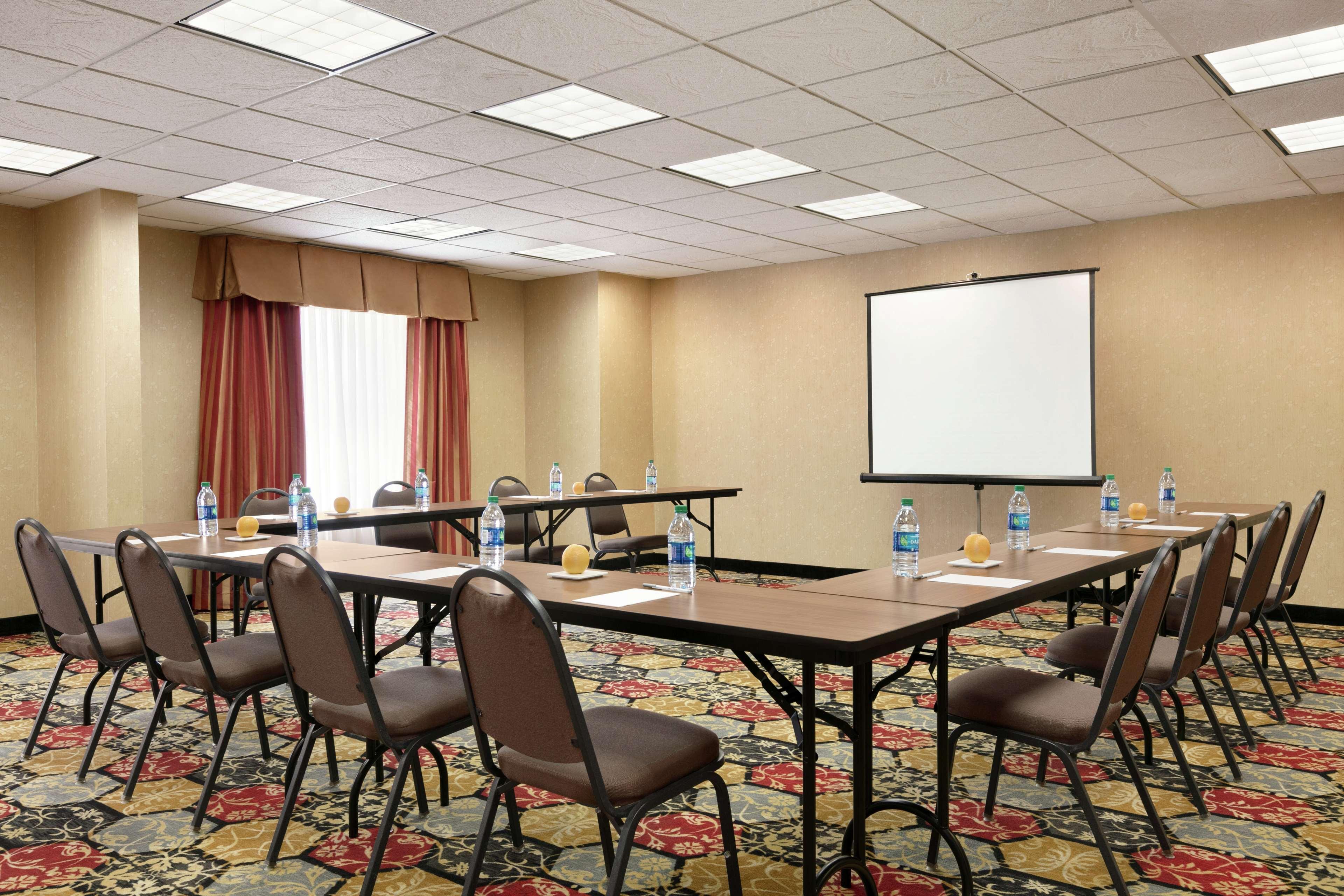 Hampton Inn & Suites Лоутън Екстериор снимка
