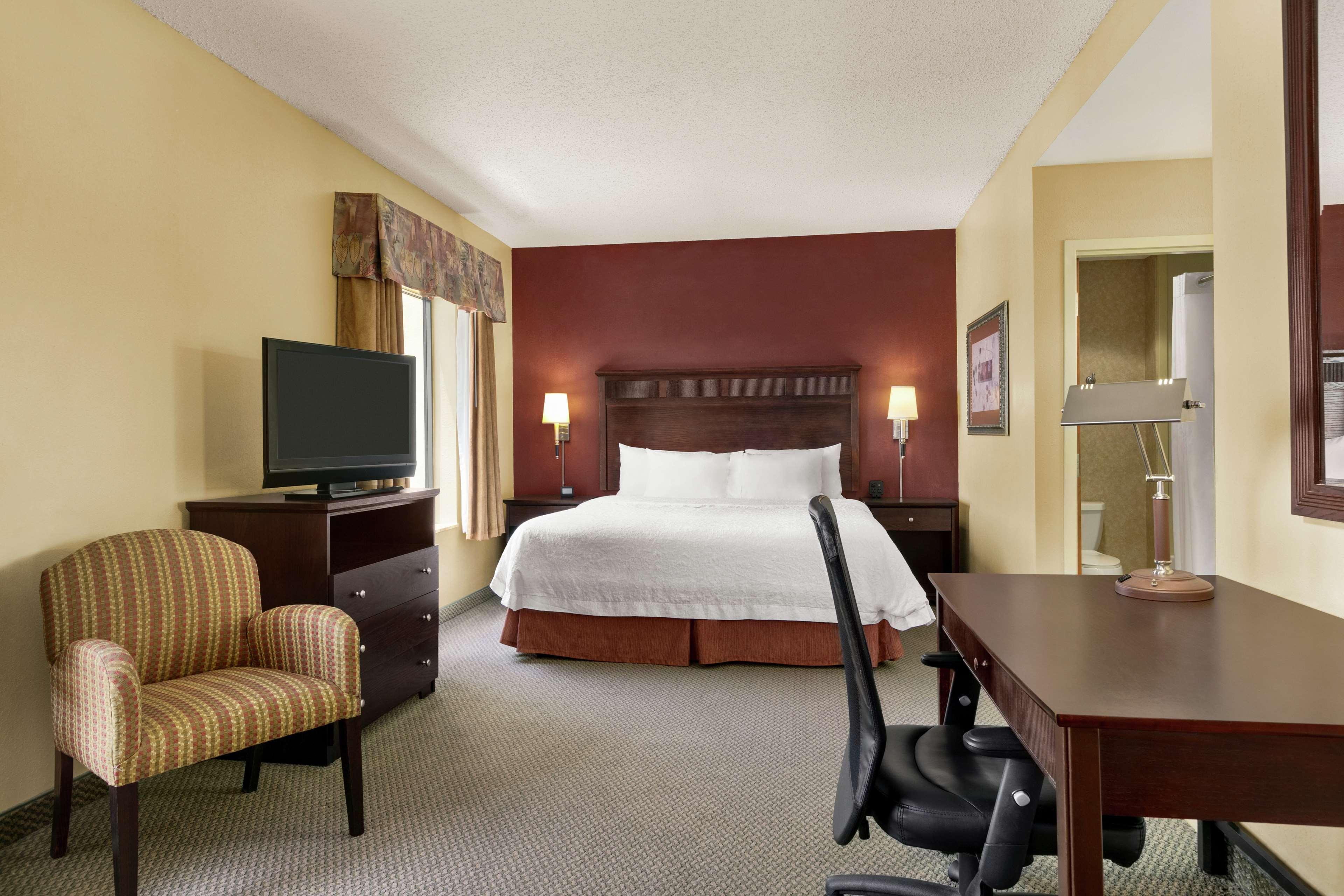Hampton Inn & Suites Лоутън Екстериор снимка