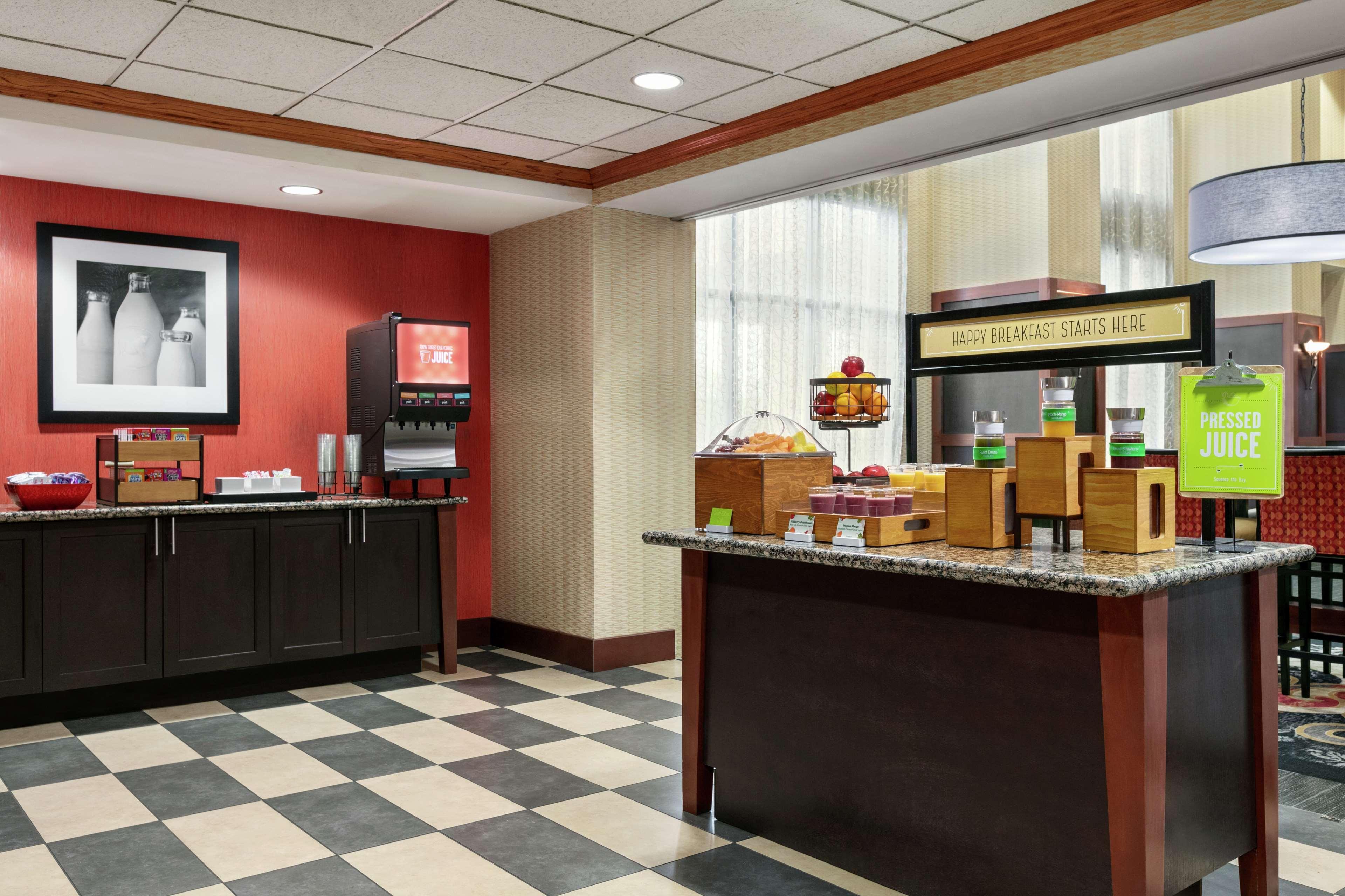 Hampton Inn & Suites Лоутън Екстериор снимка