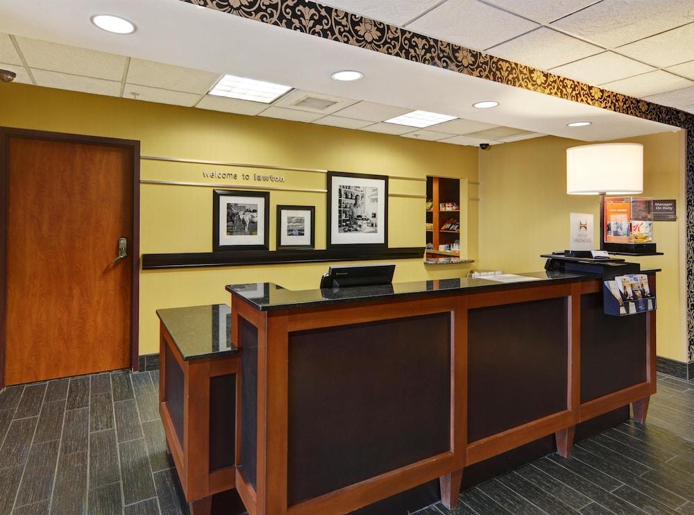 Hampton Inn & Suites Лоутън Екстериор снимка