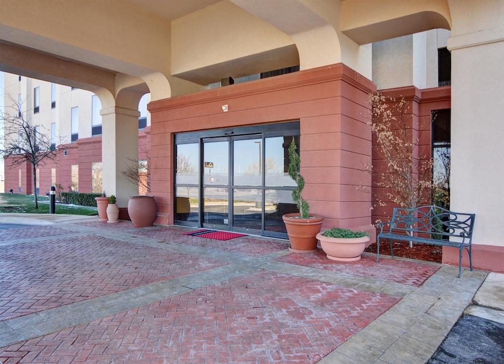 Hampton Inn & Suites Лоутън Екстериор снимка