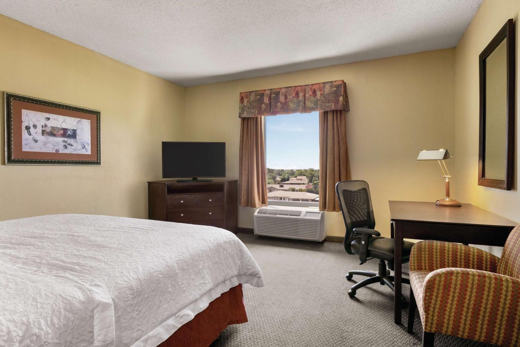 Hampton Inn & Suites Лоутън Екстериор снимка