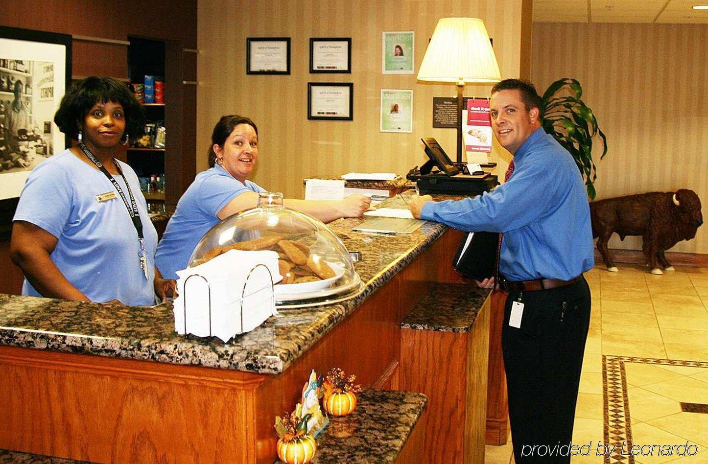 Hampton Inn & Suites Лоутън Екстериор снимка