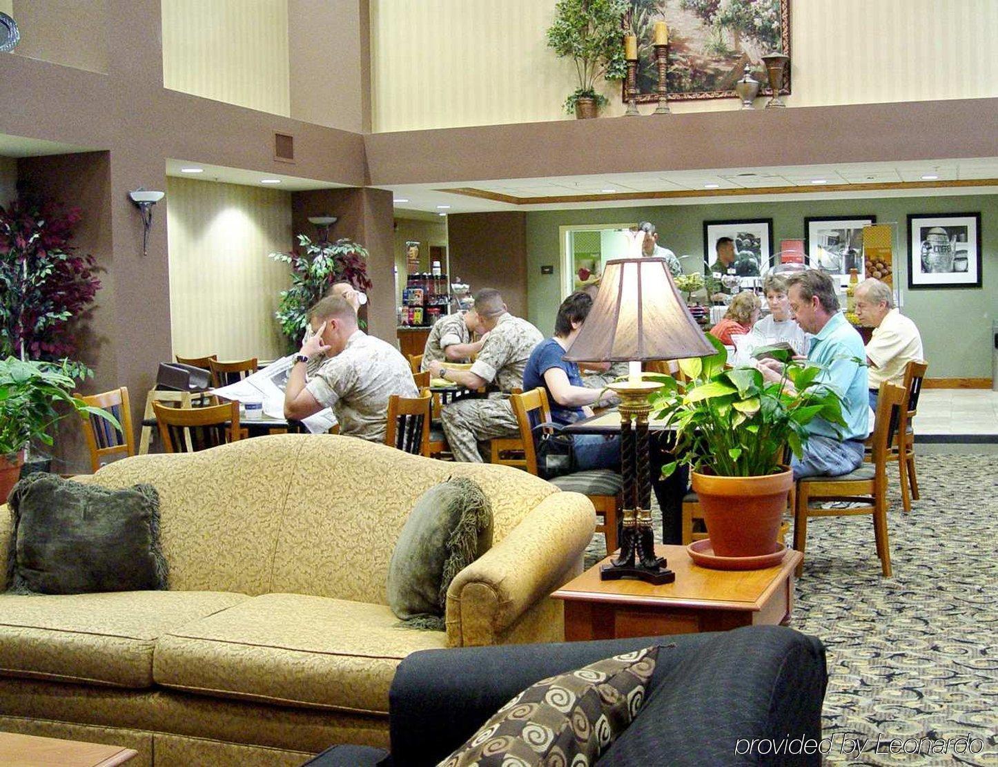 Hampton Inn & Suites Лоутън Интериор снимка