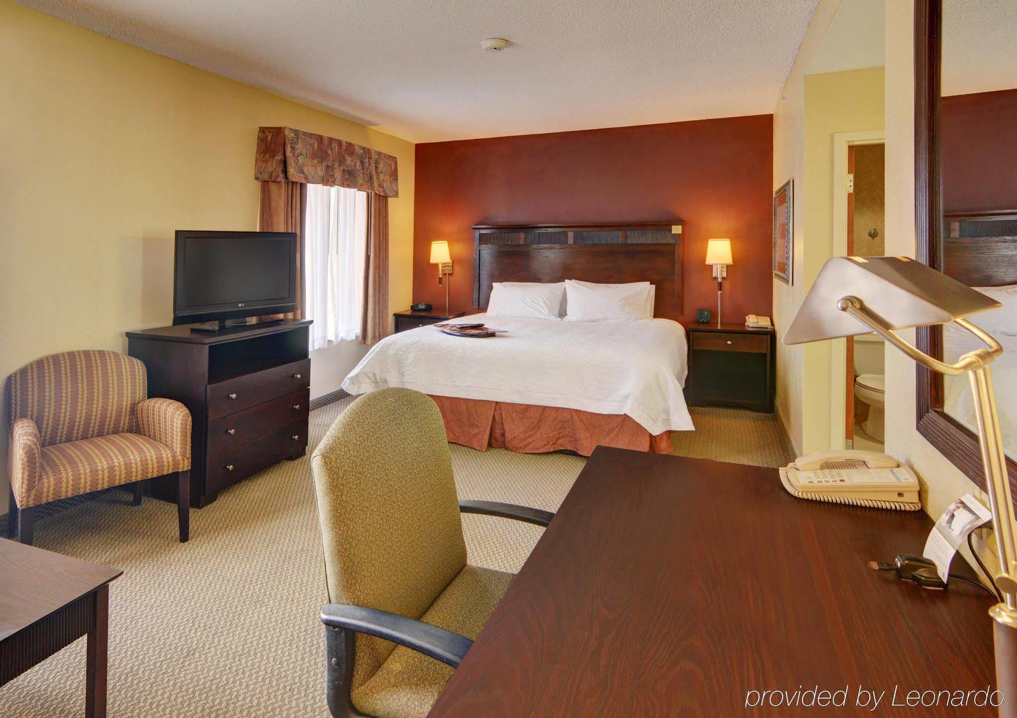 Hampton Inn & Suites Лоутън Екстериор снимка