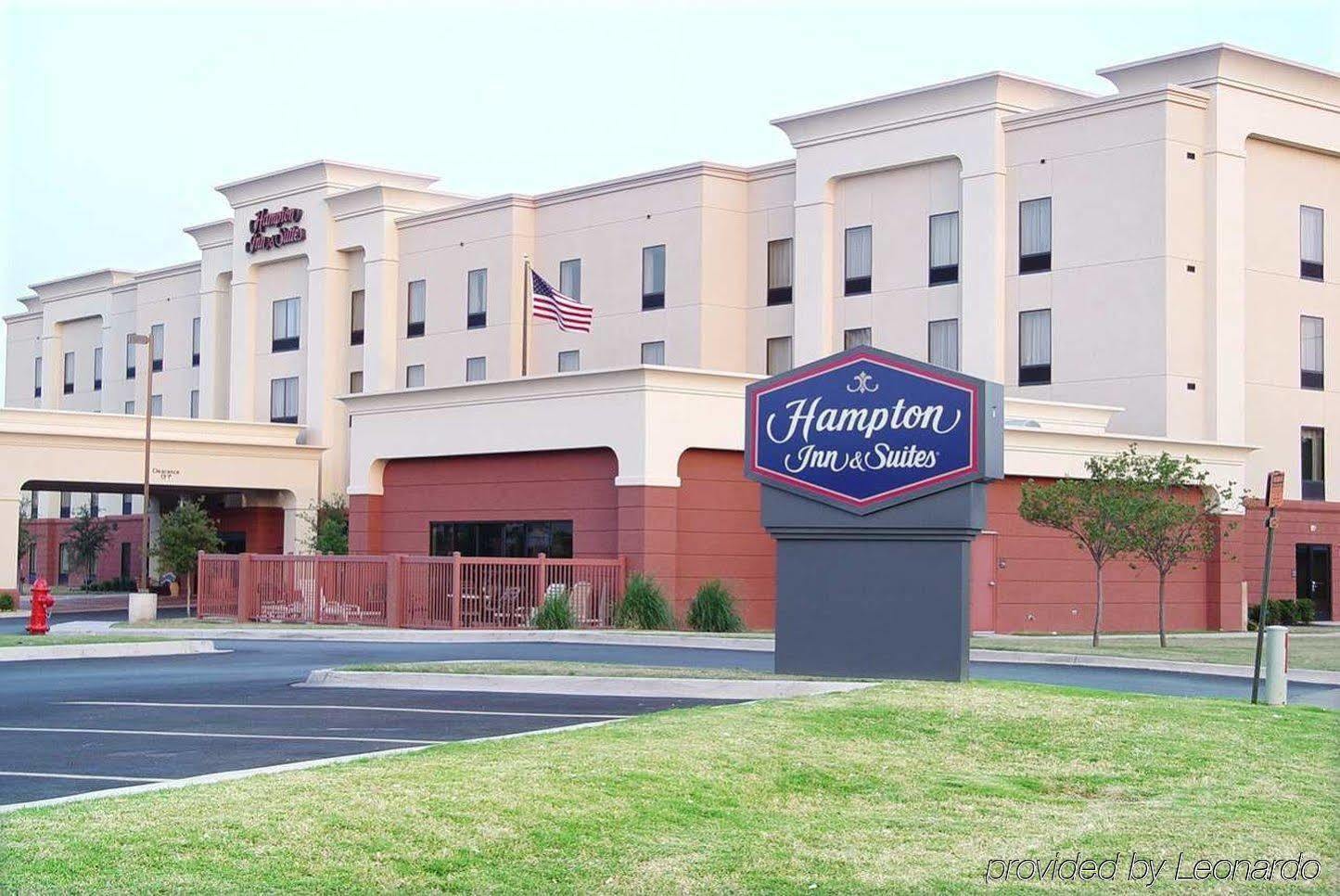 Hampton Inn & Suites Лоутън Екстериор снимка