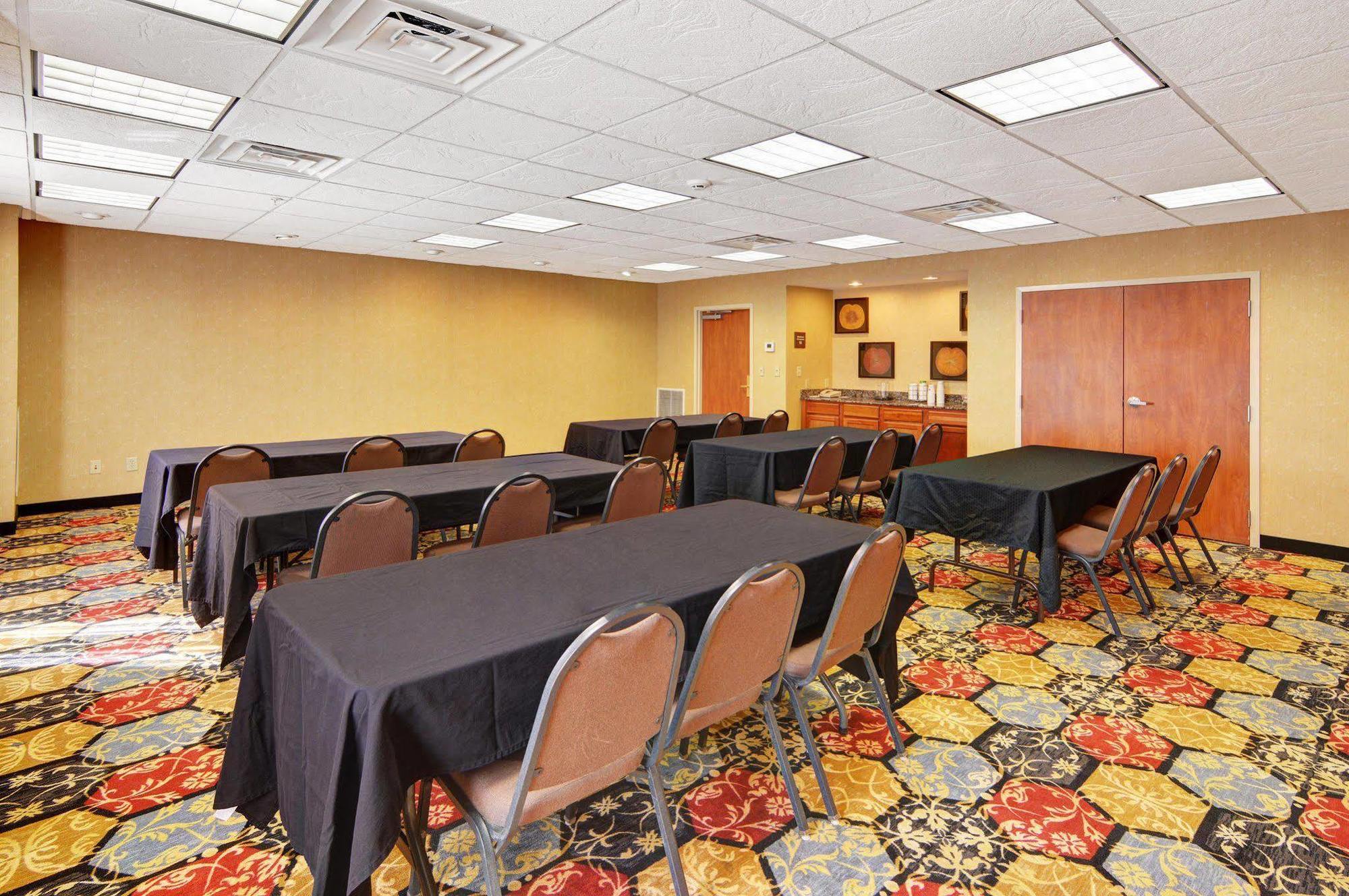 Hampton Inn & Suites Лоутън Екстериор снимка