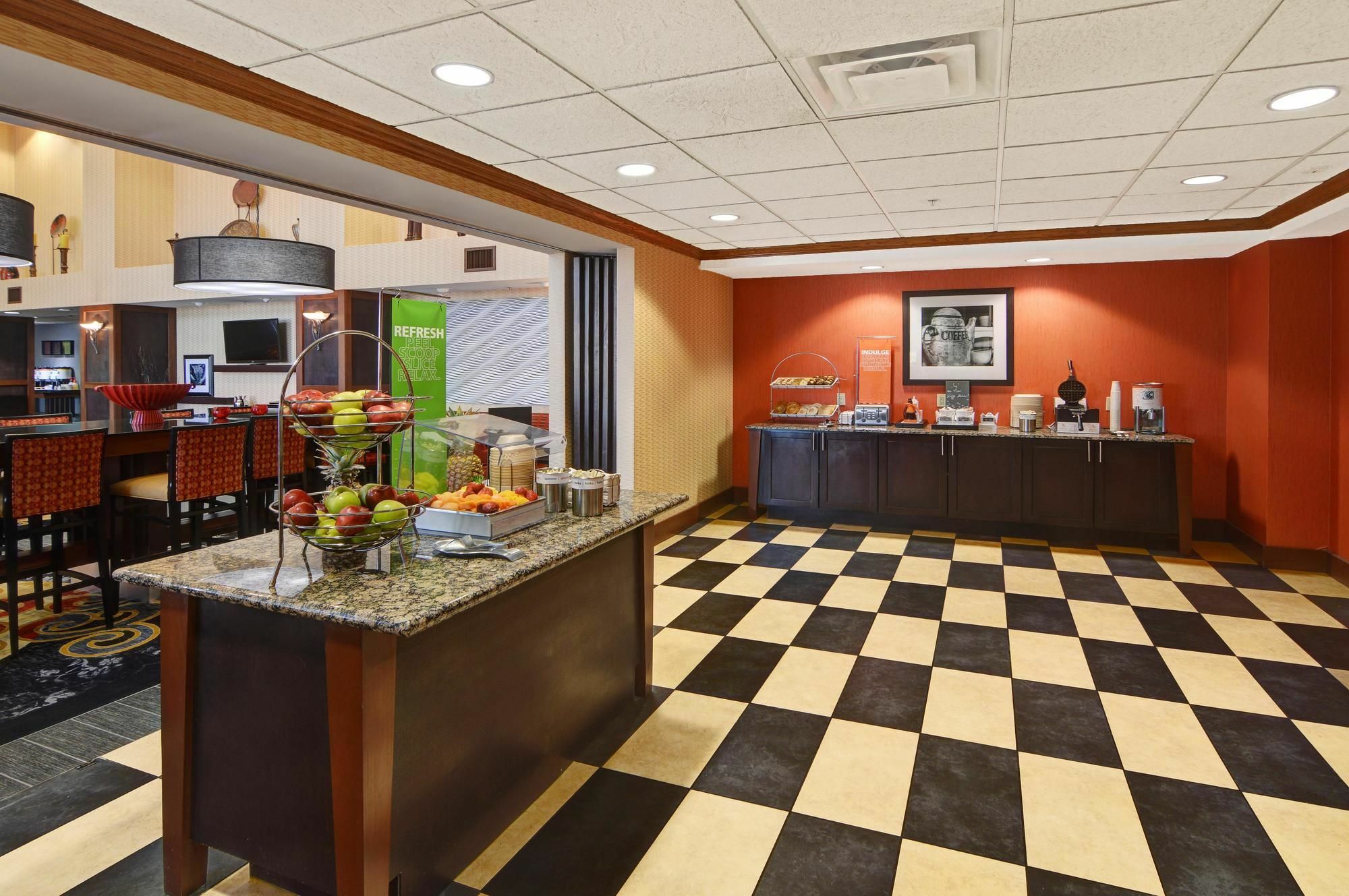 Hampton Inn & Suites Лоутън Екстериор снимка